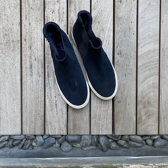 GAP Black Slip On Sock Like Suede Ankle Booties - Picture 4 of 7